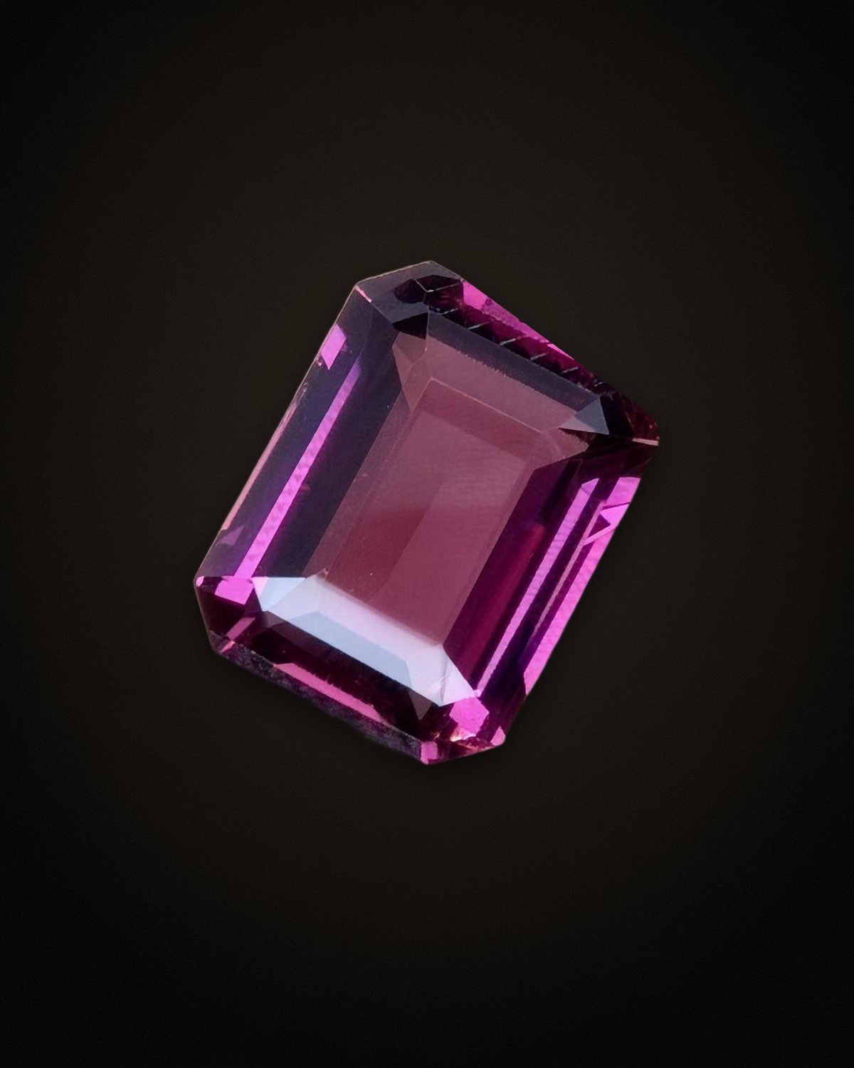Rodolita de Tanzania, talla esmeralda.